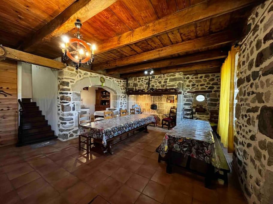 Gite A La Ferme Au Coeur De L'Auvergne Saint-Hippolyte  Dış mekan fotoğraf