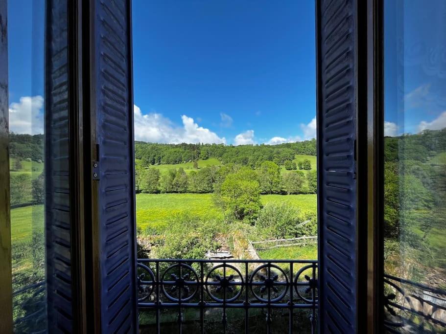 Gite A La Ferme Au Coeur De L'Auvergne Saint-Hippolyte  Dış mekan fotoğraf